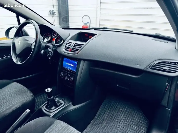 Peugeot 207 2009 photo 3
