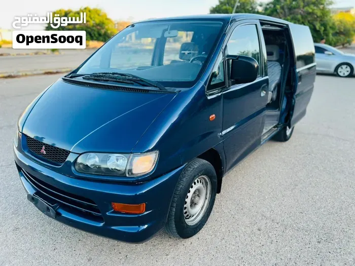 Mitsubishi Space Gear 2000 photo 2