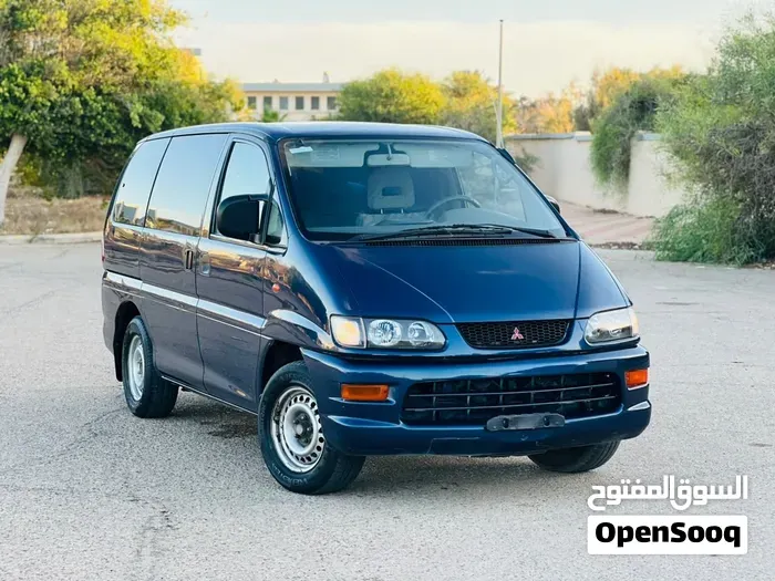 Mitsubishi Space Gear 2000 photo 4