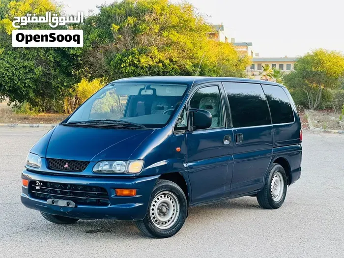 Mitsubishi Space Gear 2000 photo 3
