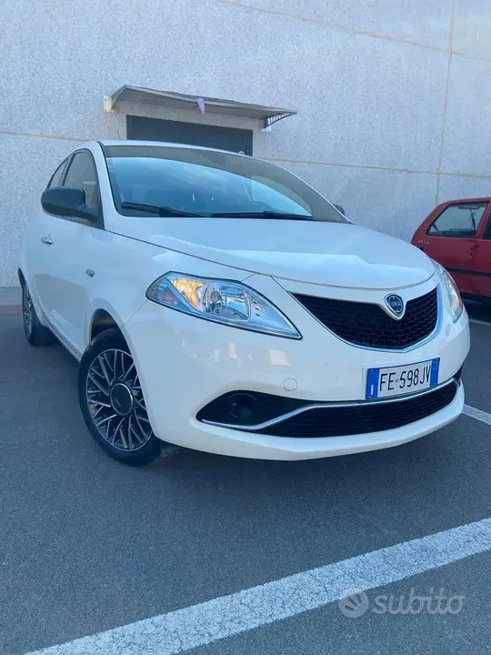 Lancia Ypsilon