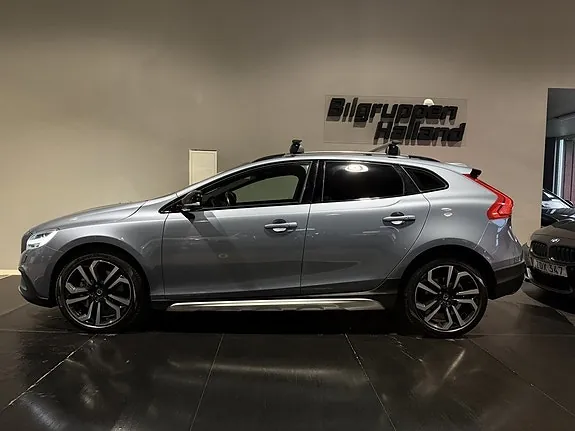 Volvo V40 Cross Country 2018 photo 2