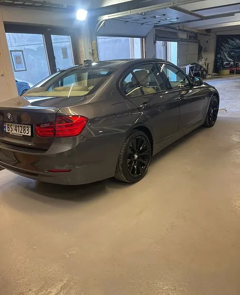 BMW 320D 2012 photo 2