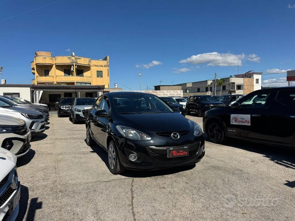 Mazda 2 2013 photo 3