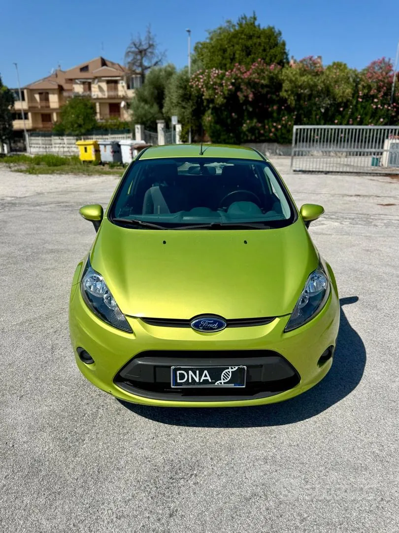 Ford Fiesta 2010 photo 2