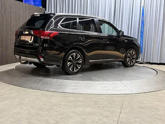 Mitsubishi Outlander 2016 photo 2