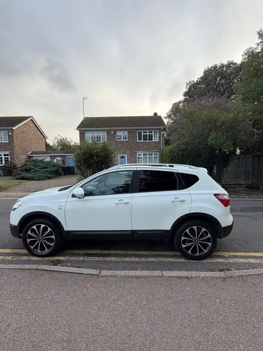 Nissan Qashqai 2012 photo 2