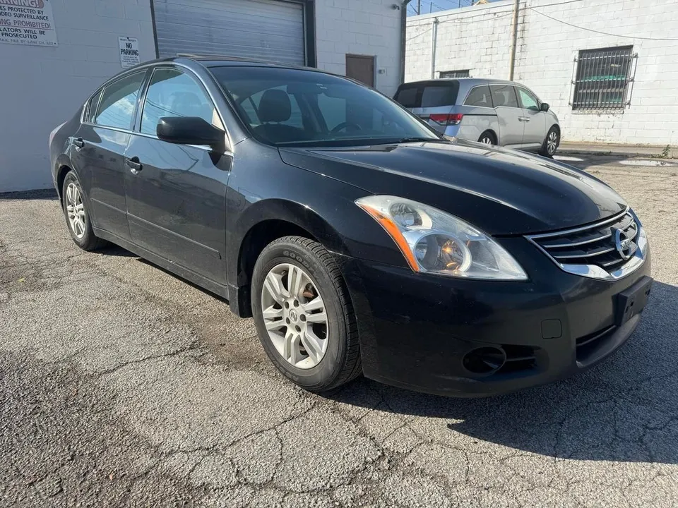 Nissan Altima 2011 photo 2