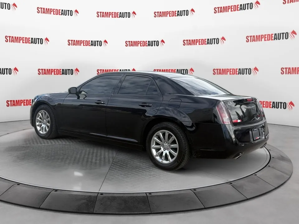 Chrysler 300C 2013 photo 3