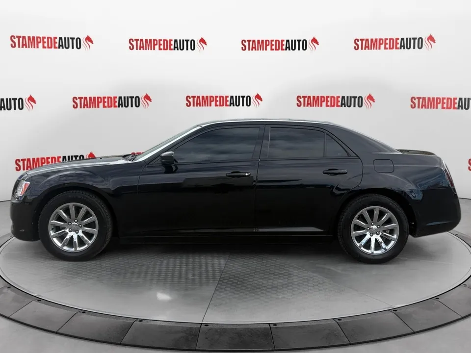 Chrysler 300C 2013 photo 2
