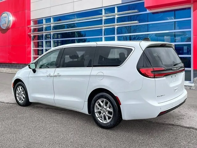 Chrysler Pacifica 2024 photo 4