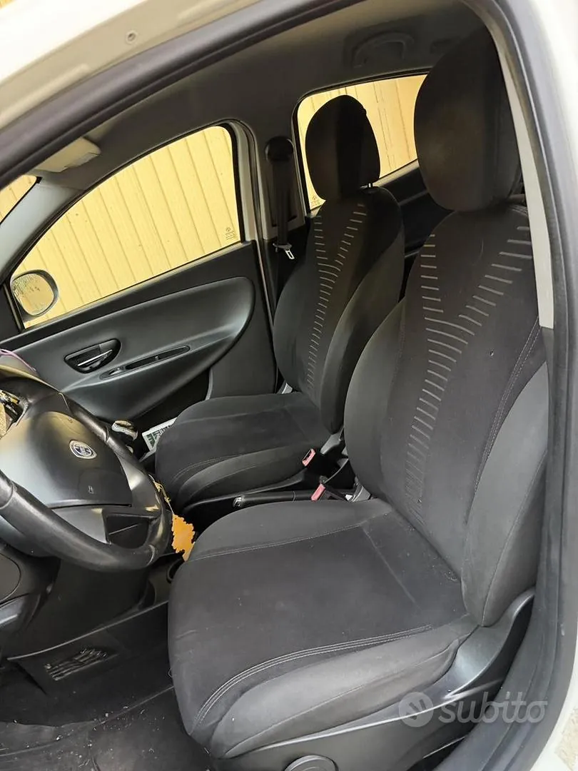Lancia Ypsilon 2012 photo 5