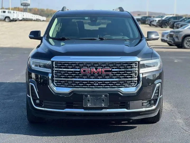 GMC Acadia 2023 photo 2