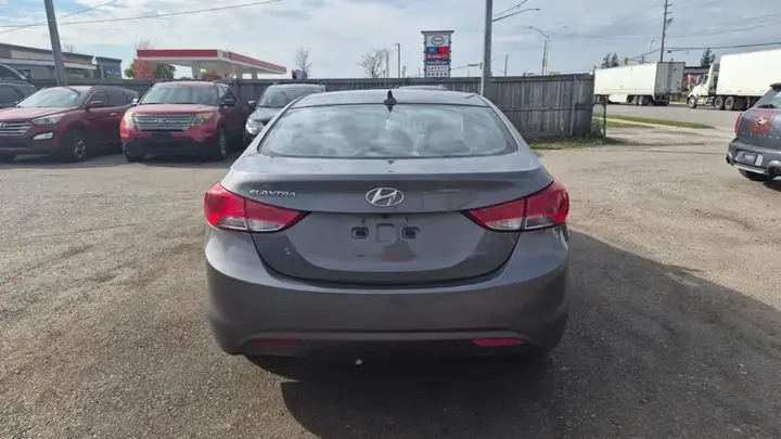 Hyundai Elantra 2012 photo 4