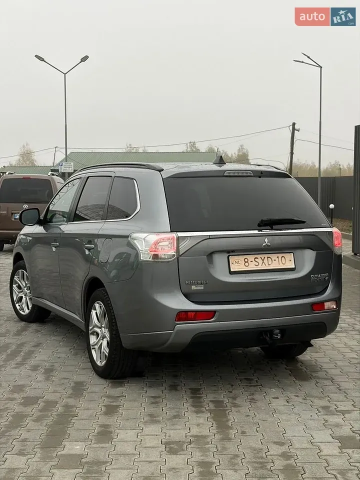 Mitsubishi Outlander 2014 photo 4
