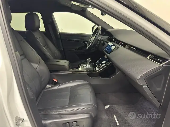 Land Rover Evoque 2022 photo 3