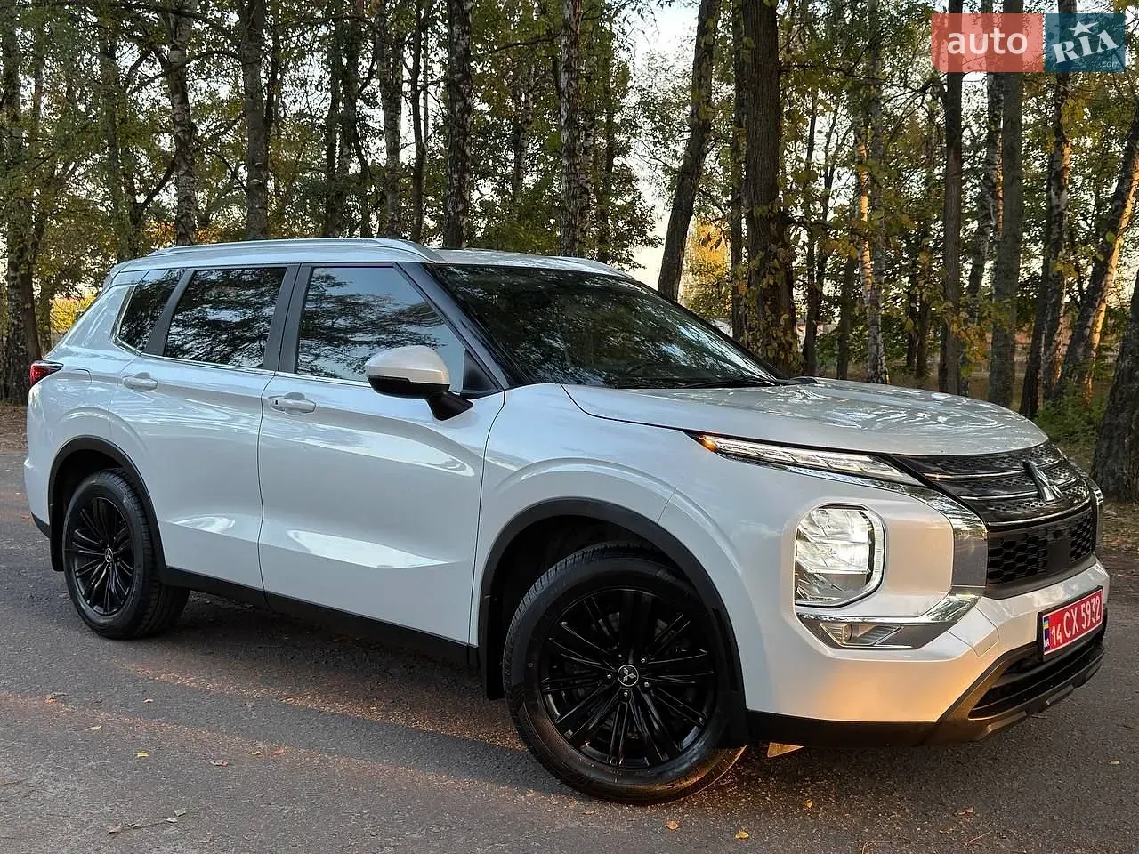 Mitsubishi Outlander 2023 photo 2
