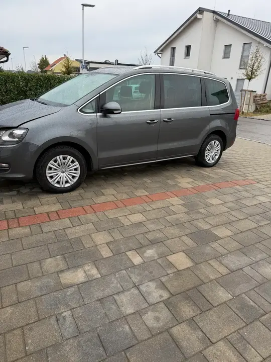 Volkswagen Sharan 2012 photo 2