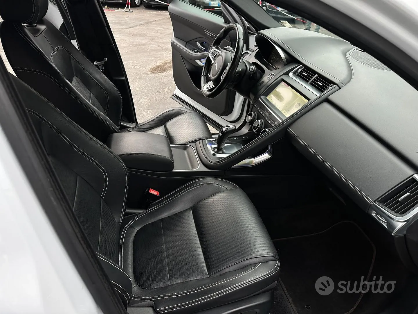 Jaguar E-Pace 2020 photo 5