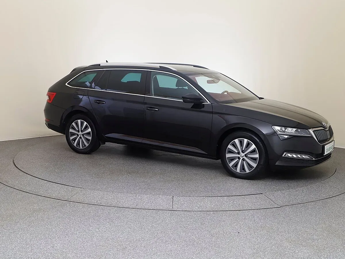Skoda Superb 2023 photo 3