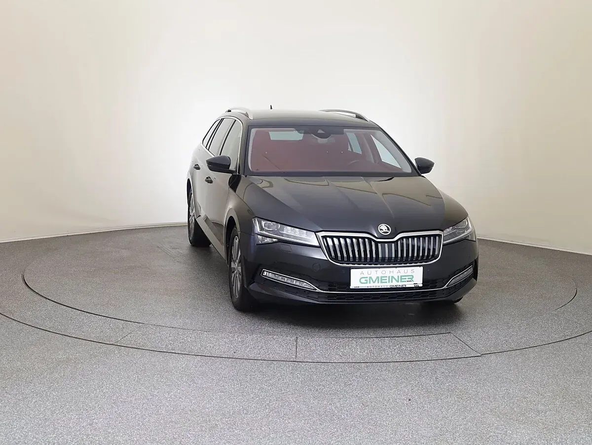 Skoda Superb 2023 photo 2