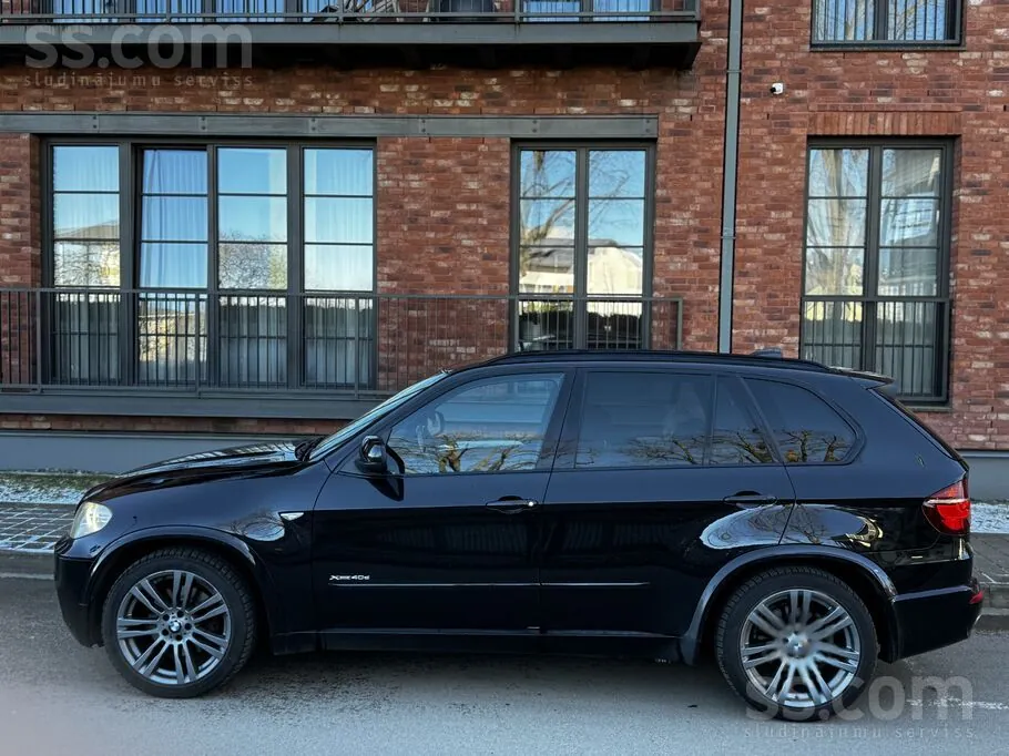 BMW X5 2010 photo 2