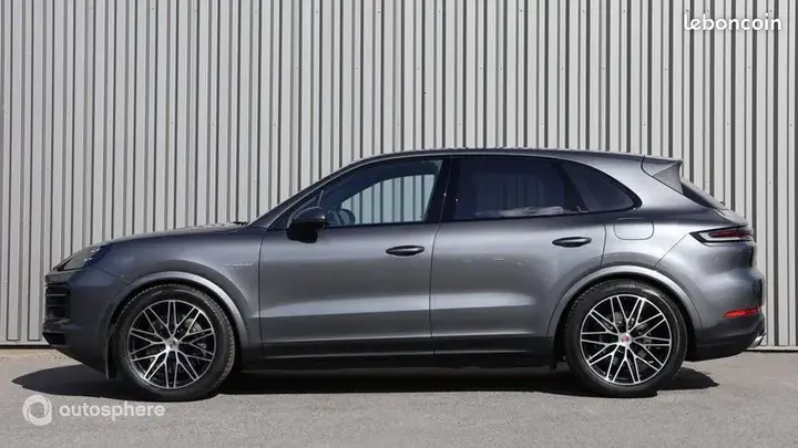 Porsche Cayenne 2023 photo 2