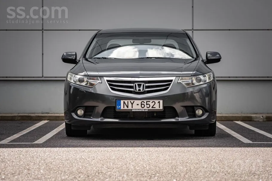 Honda Accord 2013 photo 2