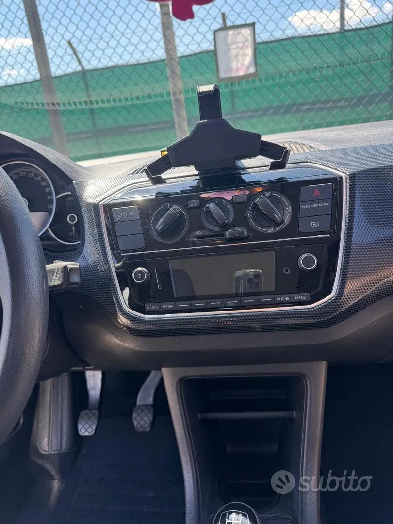 Volkswagen Up 2018 photo 2