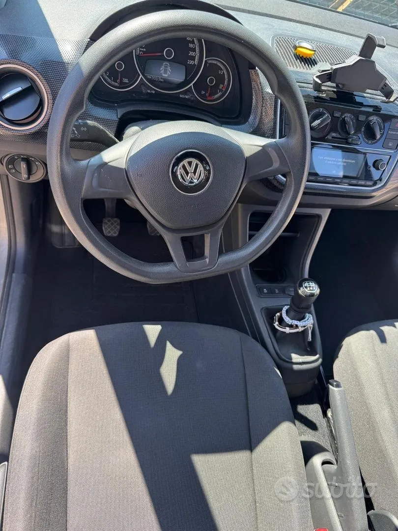 Volkswagen Up 2018 photo 3