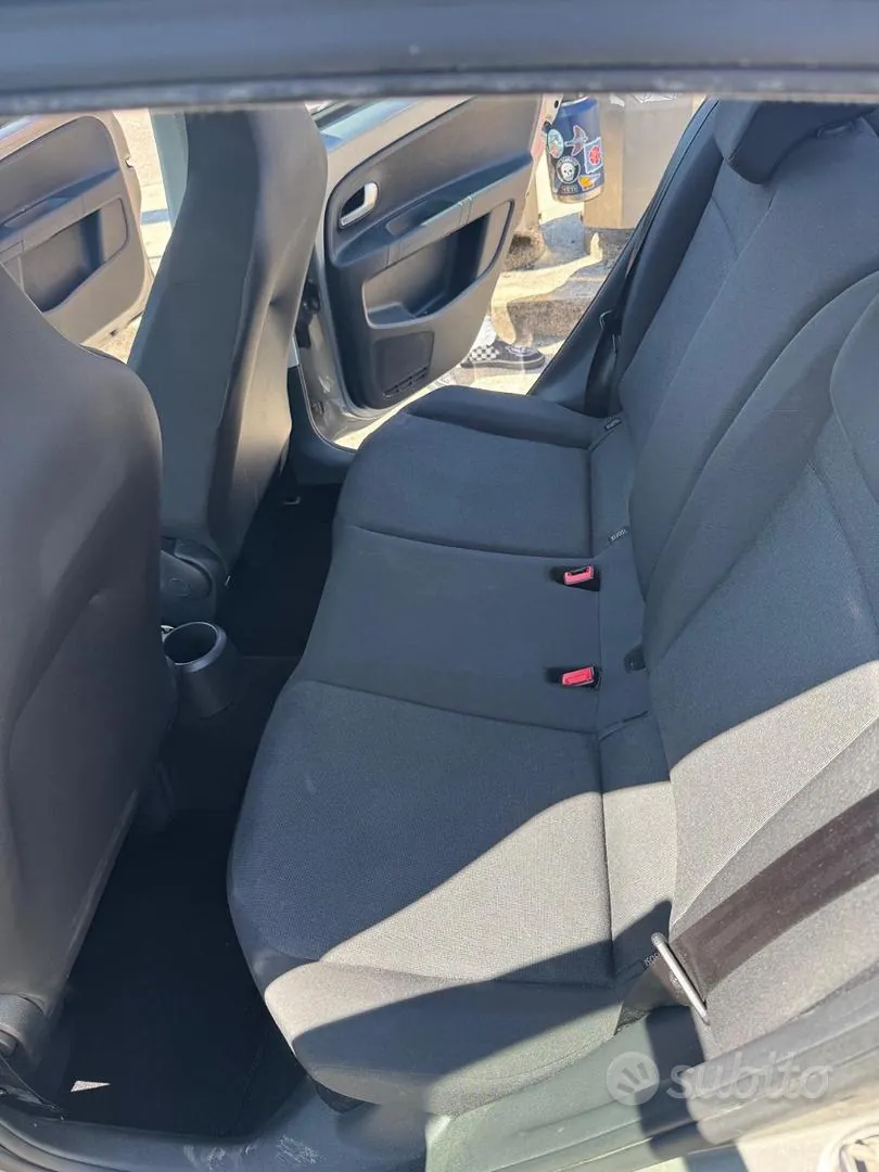 Volkswagen Up 2018 photo 5