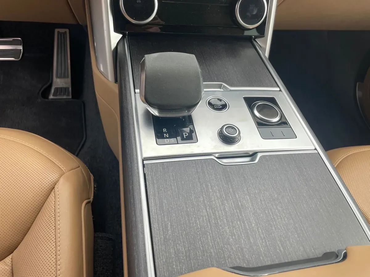 Land Rover Range Rover 2023 photo 2