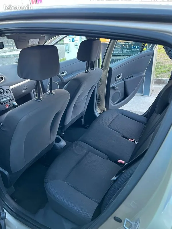 Renault Clio 2008 photo 2