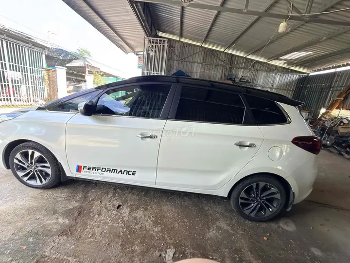 Kia Rondo 2018 photo 4