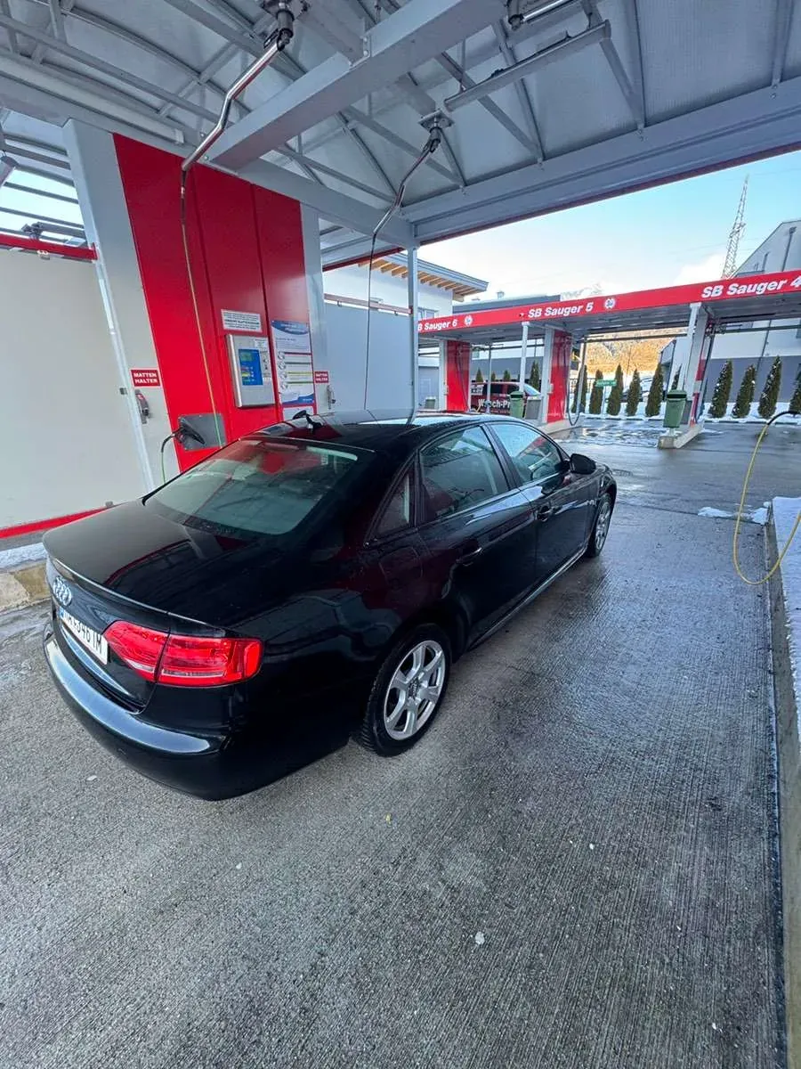 Audi A4 2010 photo 2