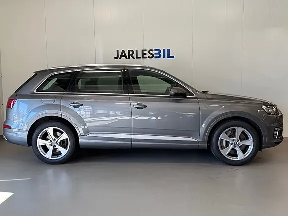 Audi Q7 2017 photo 2