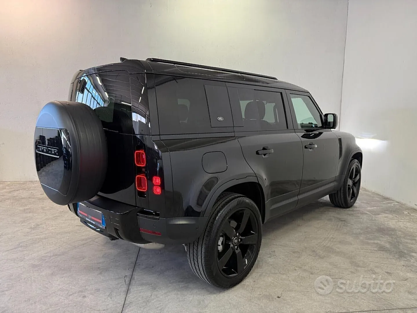 Land Rover Defender 2023 photo 5