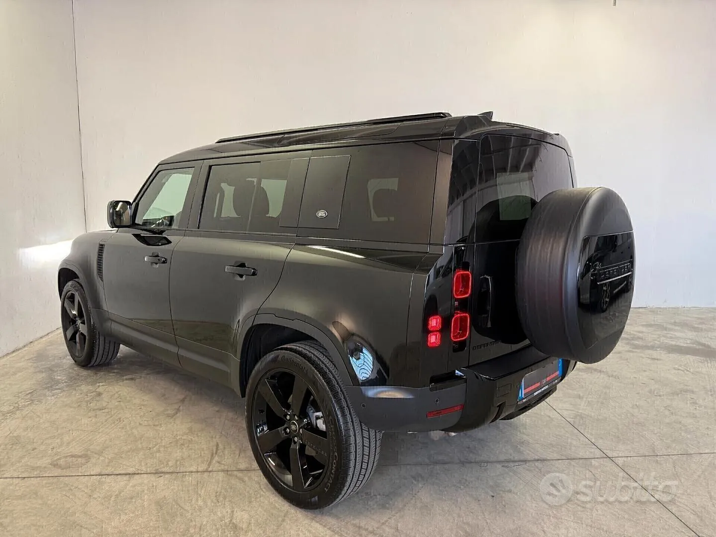 Land Rover Defender 2023 photo 3