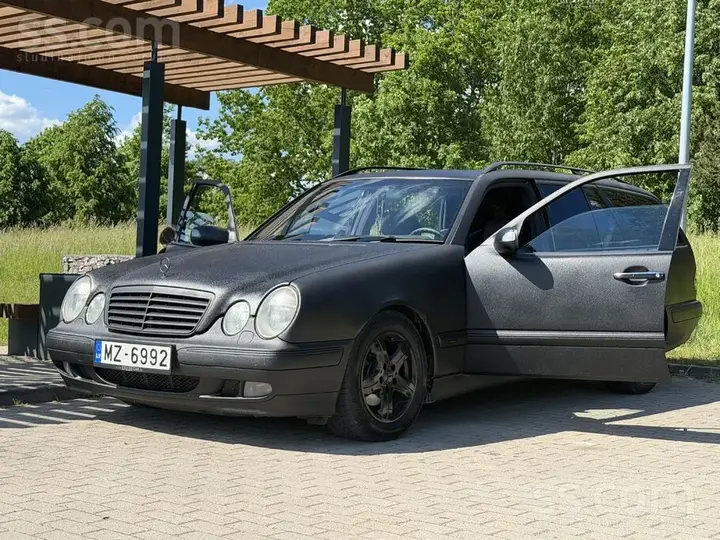 Mercedes-Benz E-Class 2000 photo 2