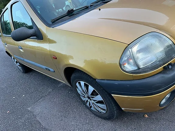 Renault Clio 2001 photo 3