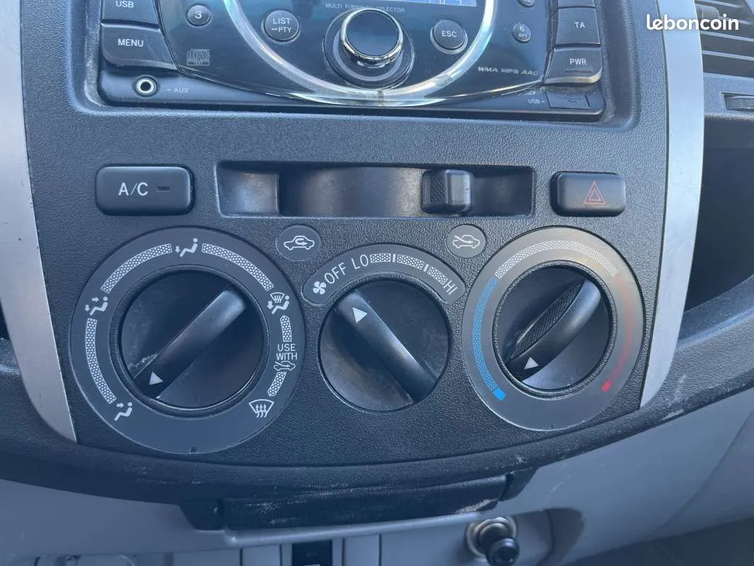Toyota Hilux 2011 photo 5