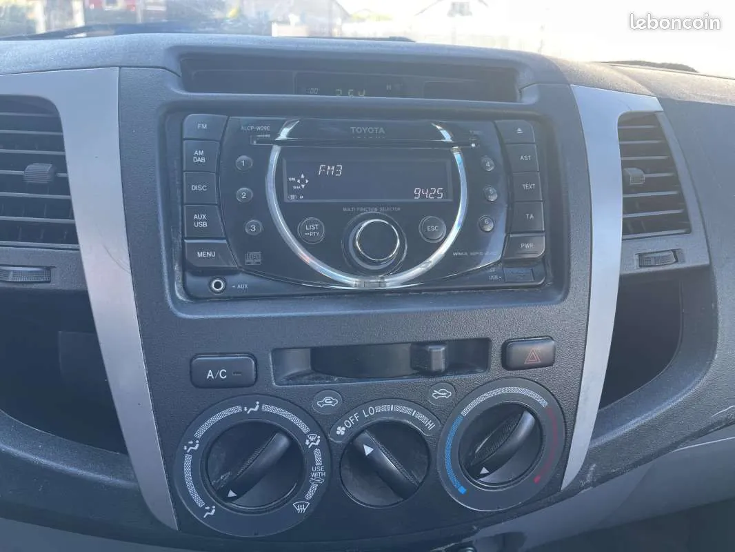 Toyota Hilux 2011 photo 4