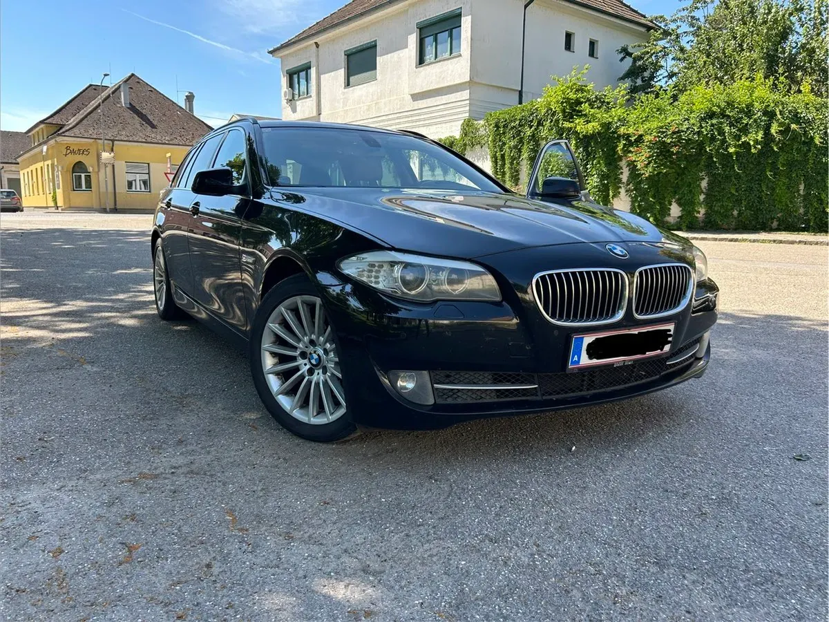 BMW 5 Series 2011 photo 2