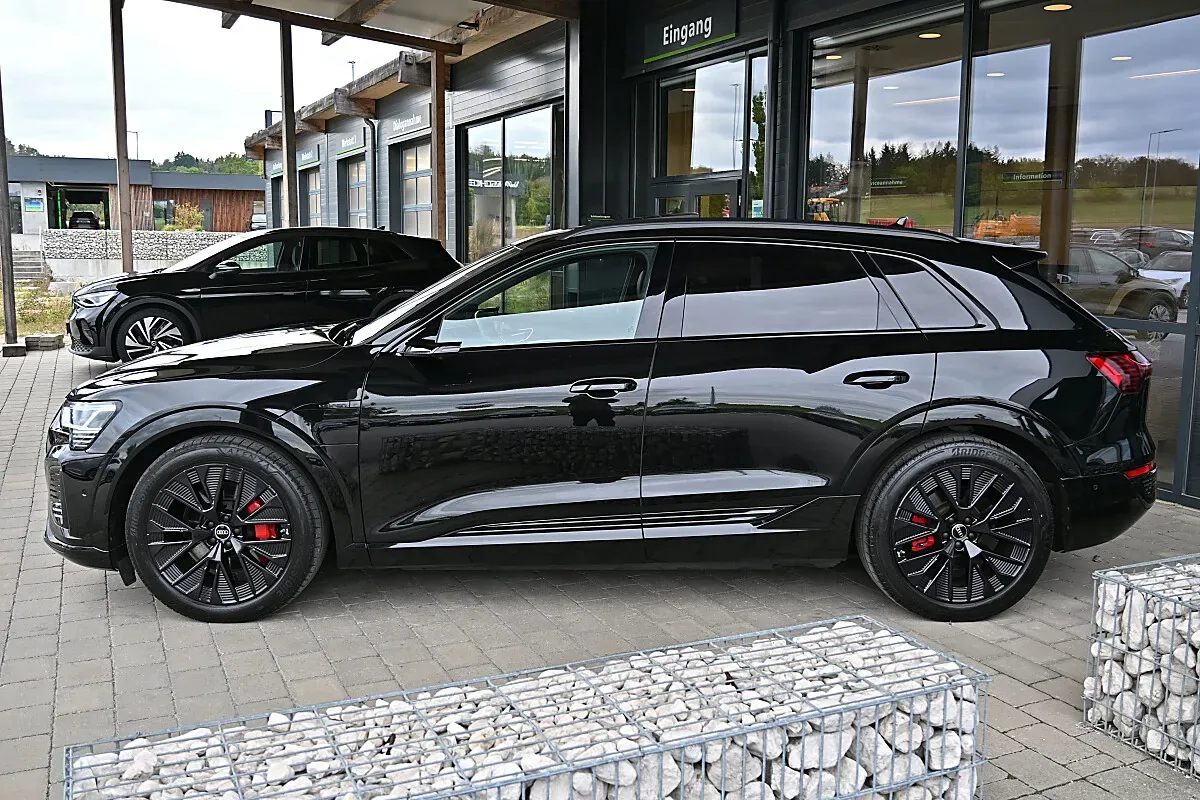 Audi Q8 2023 photo 2