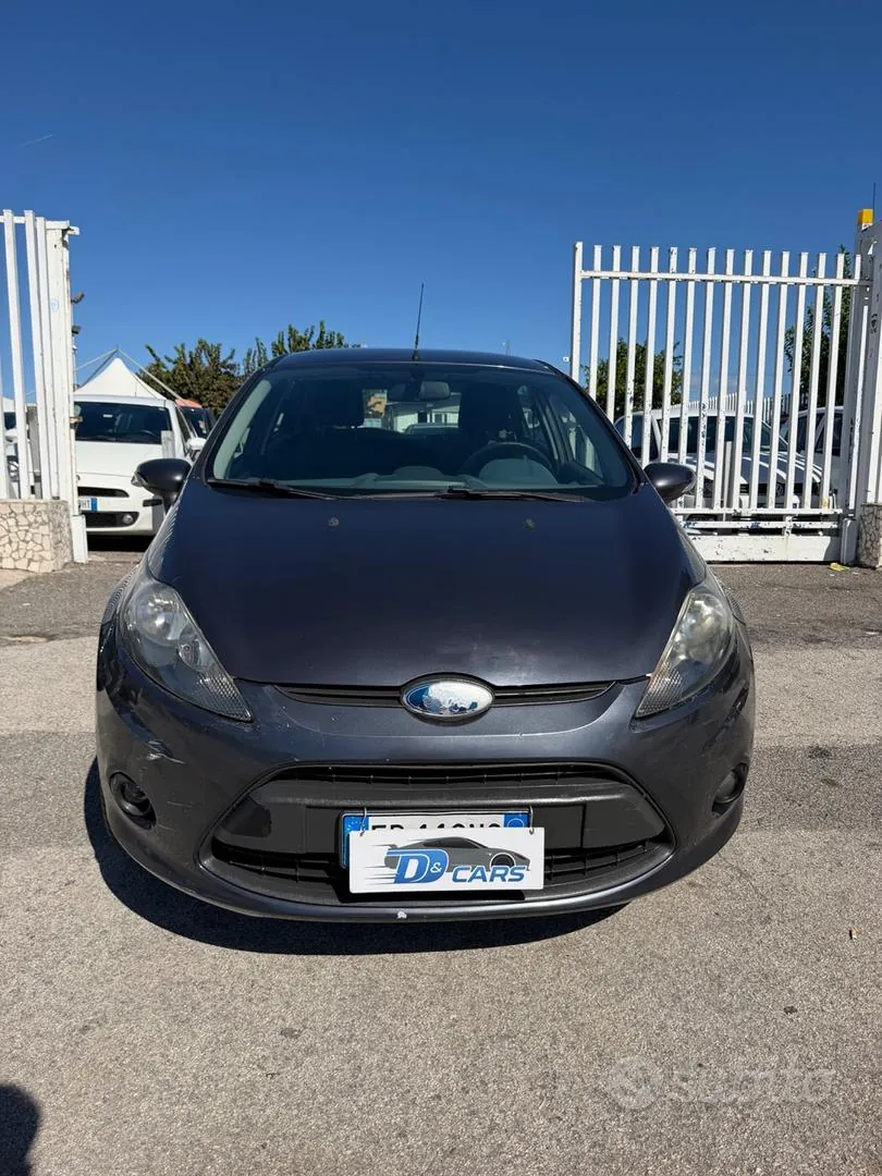 Ford Fiesta 2010 photo 2