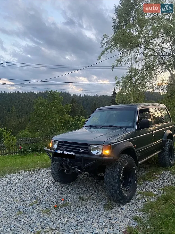 Mitsubishi Pajero 1997 photo 3