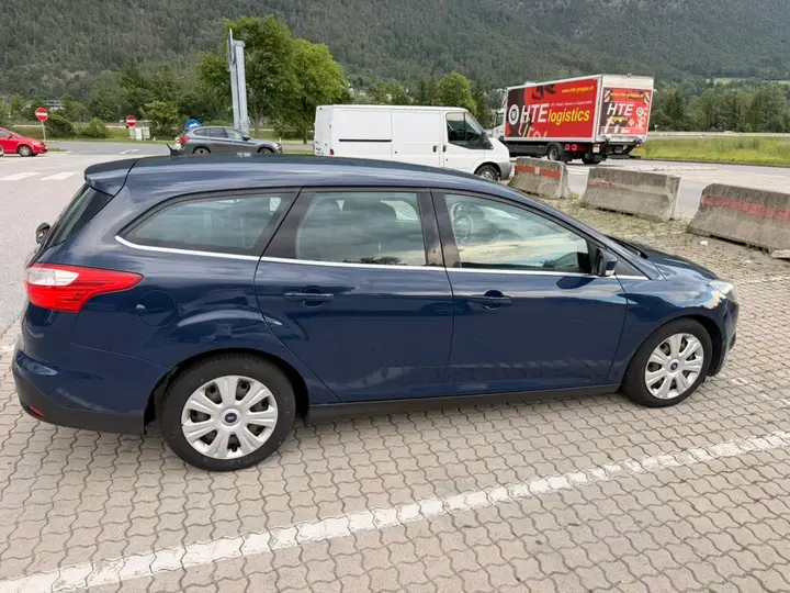 Ford Focus 2012 photo 2