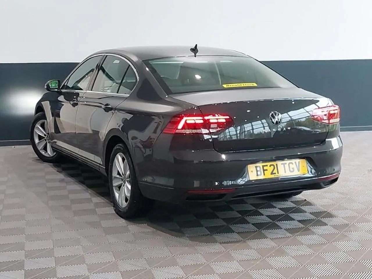 Volkswagen Passat 2021 photo 2