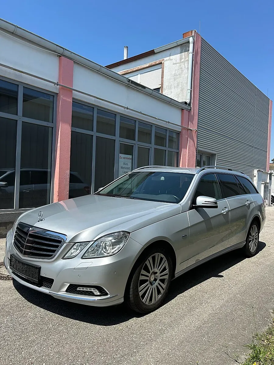 Mercedes-Benz E-Class 2010 photo 2