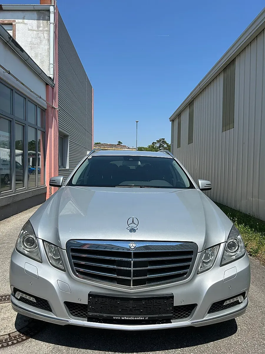 Mercedes-Benz E-Class 2010 photo 3